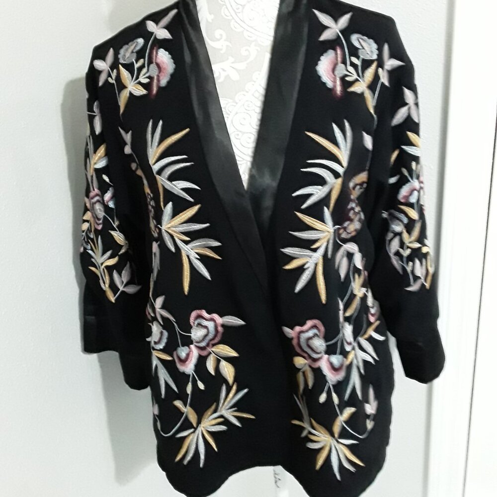 Colleen Lopez L lovely embroidered floral cape jacket size XS